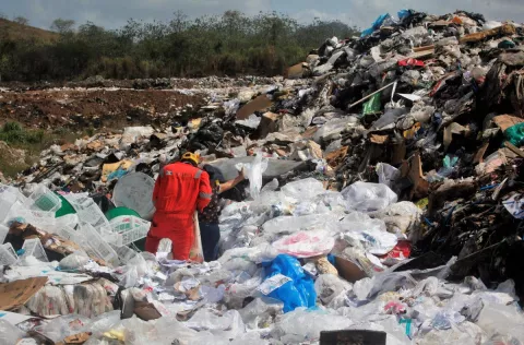 Improvisación, marca  licitación en vertedero de  Cerro Patacón 