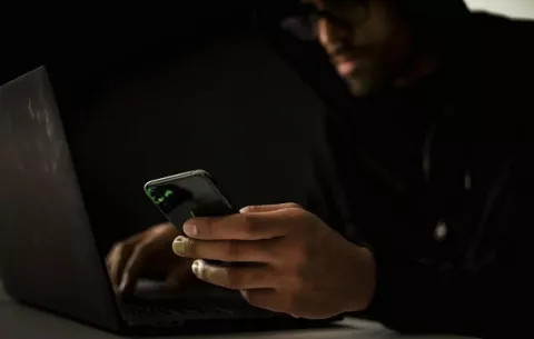 ¿Cómo se puede prevenir la suplantación de identidad?