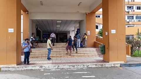 Hospital traslada a pacientes a otros centros médicos