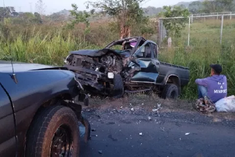 Choque frontal de dos vehículos deja dos heridos en Veraguas