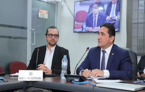 Indignación por los $850 que cobran directivos por reunión