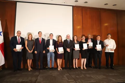 Cámara de Comercio entrega su Agenda País a candidatos