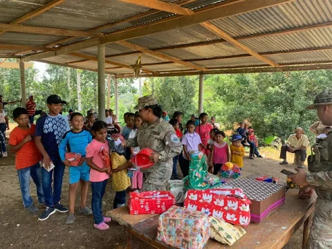 Fundación lleva apoyo escolar a niños en montañas de Chagres