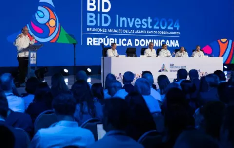 Panamá entrega presidencia de la Asamblea de Gobernadores del BID
