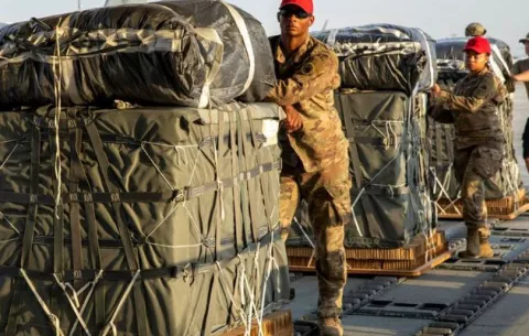  Ayuda humanitaria lanzada por aire causó muerte de gazatíe