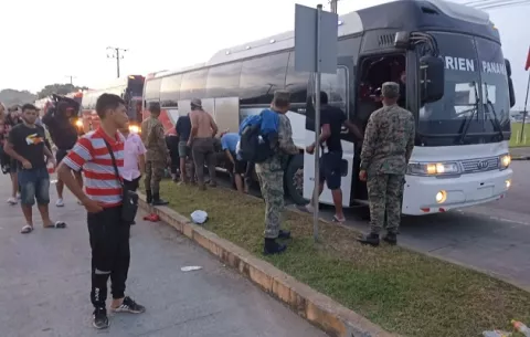 México no pretende devolver migrantes en buses a Panamá