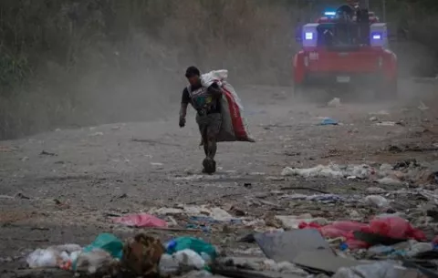 Minsa refuerza acciones en torno a incendio en Cerro Patacón