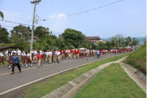 Instruyen a estudiantes de la Costa Abajo de Colón por Tsunami