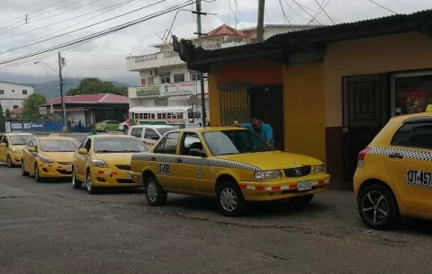 Corte da luz verde a placa con nueva nomenclatura en Oeste