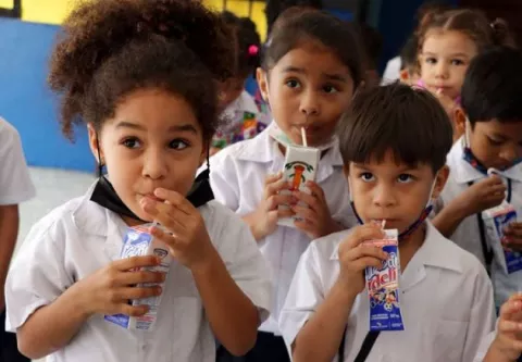 Con atraso, Meduca adjudica distribución de crema nutritiva