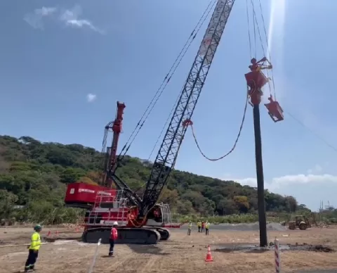 Primera obra visible del cuarto puente comienza a levantarse