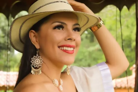 Doralis Mela celebra 10 años de carrera artística