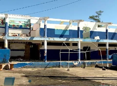 Una sola empresa interesada en demoler escuela Gran Bretaña