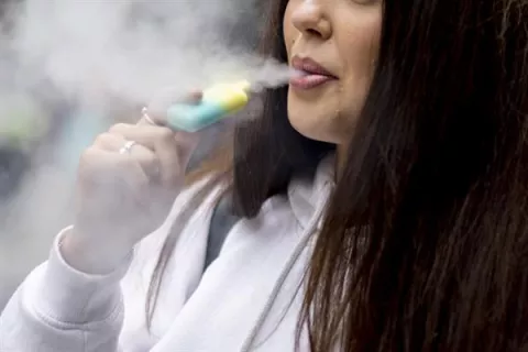 Cambio similar en ADN de células de fumadores y vapeadores