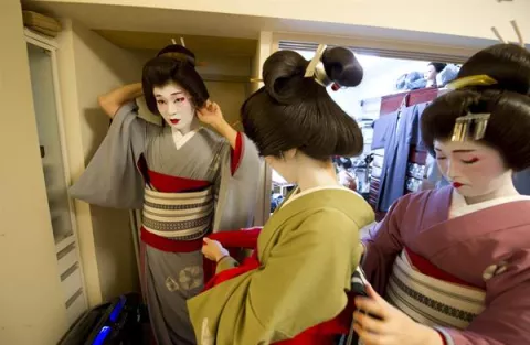 El barrio de las geishas veta a los turistas 'paparazzi'
