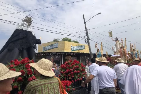 En Guararé preservan la tradición de la carrera de los santos