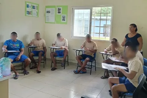 Enseñan a adolescentes privados de libertad a ser buenos padres
