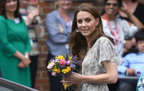 Kate es vista en público con aspecto feliz y saludable