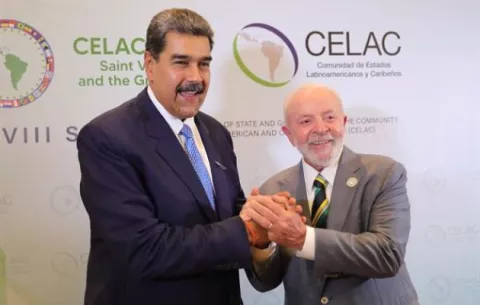  Maduro se compromete a convocar elecciones en el segundo semestre