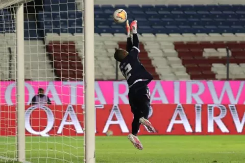 Portero Luis Mejía sufre desgarro antes de Liga de Naciones