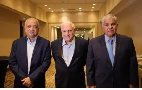 Camacho: Panameños tendrán que escoger entre 'democracia y dictadura' 