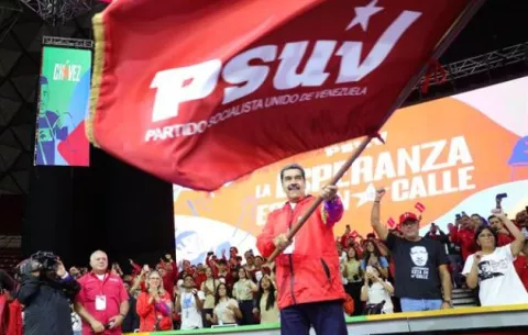  Chavismo proclama a Nicolás Maduro como candidato presidencial  