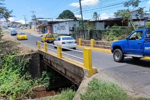 El puente ‘El Matadero’ se cae a pedazos, y es una trampa de muerte