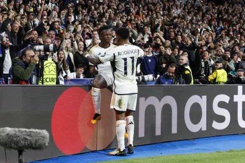 Real Madrid empata y sufre para avanzar en la Champions 