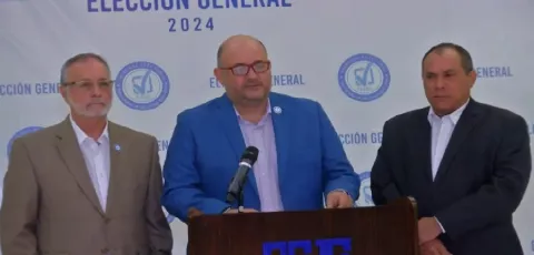 Magistrados inhabilitan a Martinelli sin sentencia en firme