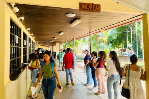 Unachi baja de $15.00 a $5.00 el recargo de matrícula y la extiende hasta mayo