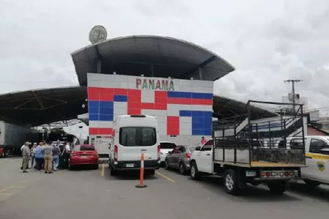 Trabajadores de aduanas suspenden paro al lograr acuerdos parciales