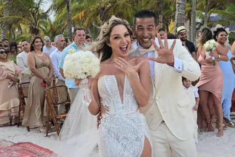 Ana Karina Ábrego y Alberto Gaitán se casaron en la playa