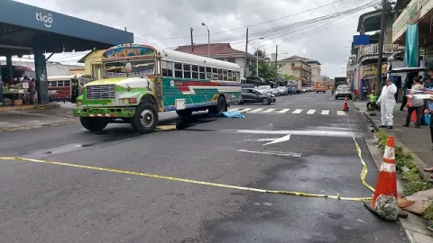 Muere adulto mayor arrollado por bus en la terminal de Colón