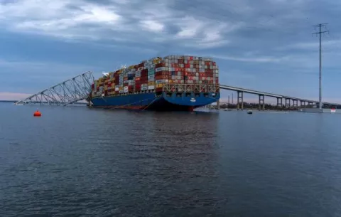 Abren canal temporal tras colapso del puente de Baltimore