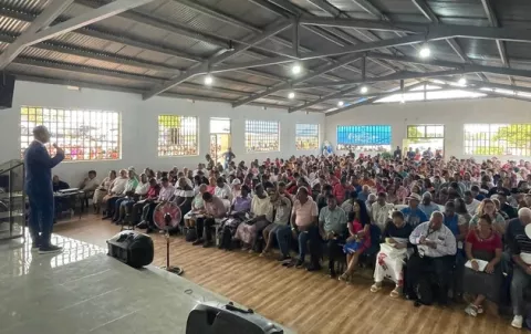 Educación bíblica y amor por la palabra, con un despertar en Panamá