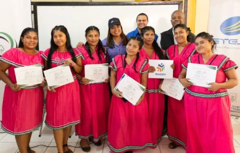 ETESA renueva su apoyo al Programa 'Campeonas Solares'