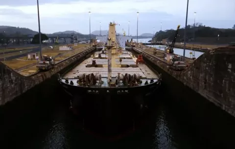 Canal de Panamá espera normalizar tránsito de buques en 2025