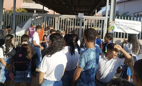 Paro indefinido en el Colegio Papa Francisco de Chitré
