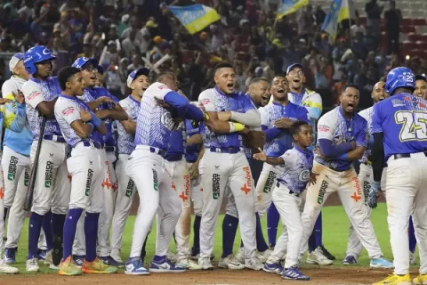 Colón noquea a Chiriquí y obliga al séptimo juego en el béisbol mayor  
