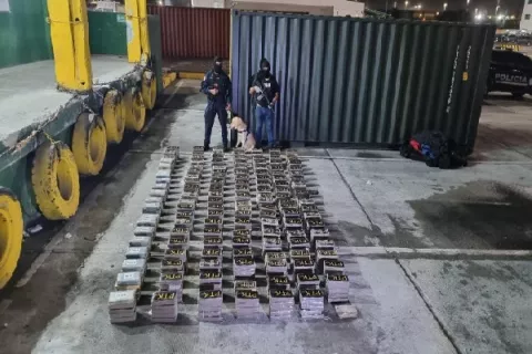 Incautan 696 paquetes de sustancias ilícitas en un puerto de Colón