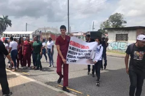 Universitarios de Colón piden al gobierno terminar mejoras a su centro