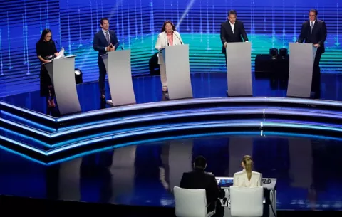 Candidatos culminan participación en debates presidenciales 