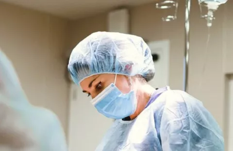 Ser tratado por una médica se asocia con menos mortalidad