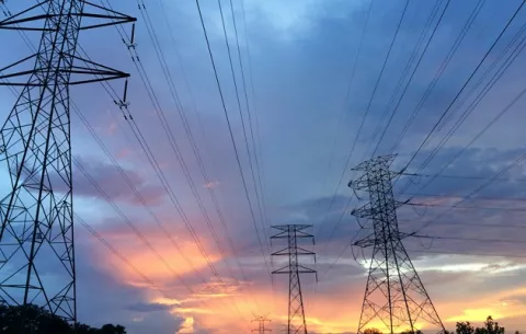 ¿Por qué se paga una alta tarifa eléctrica?