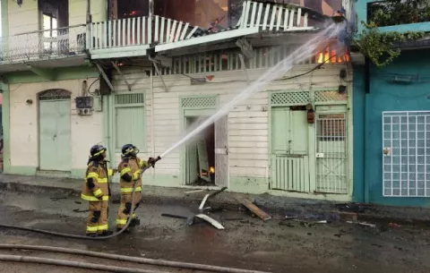   Bomberos confirman la muerte de una persona en incendio en El Chorrillo