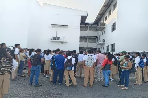 Comunidad educativa se toma las nuevas instalaciones del IPT de Veraguas