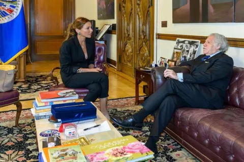 Ana Irene Delgado se reúne con Almagro para hablar sobre proceso electoral