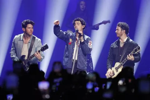 Jonas Brothers arrasa en Bogotá