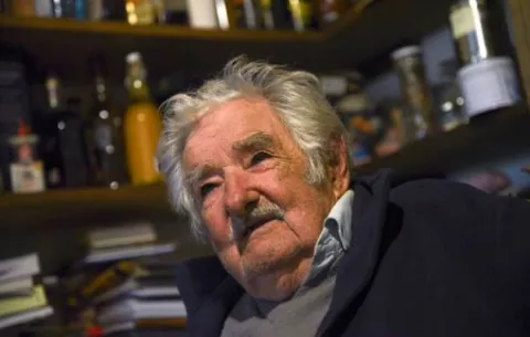  Expresidente uruguayo anuncia que tiene un tumor en el esófago