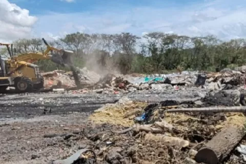 Retiran unas 80 toneladas de desechos del vertedero ilegal en Playa Chiquita, La Chorrera